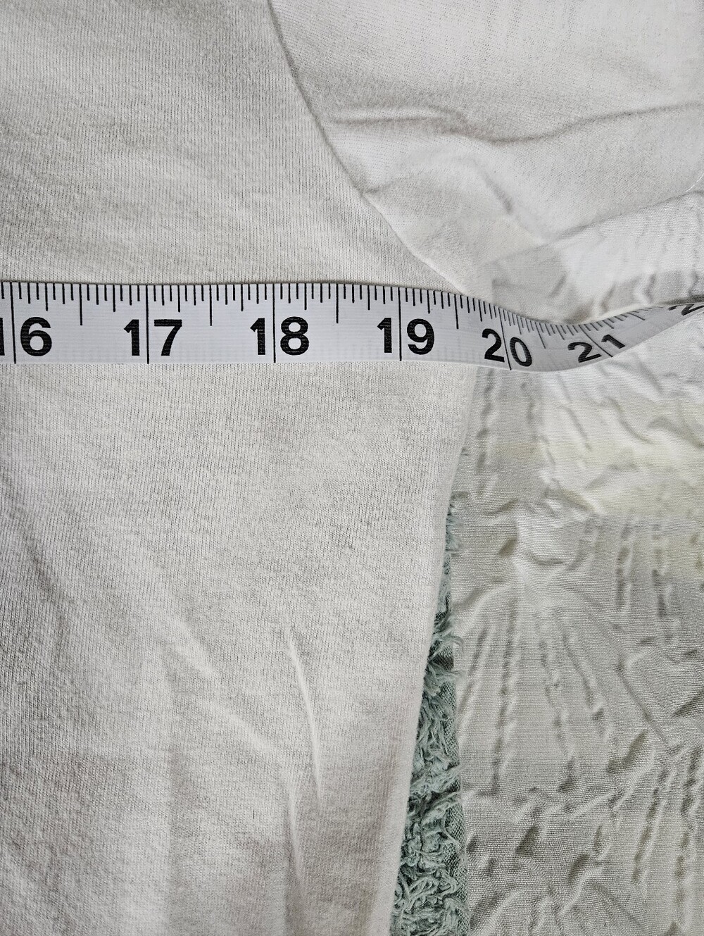 True Classic White V-Neck Tee Size Small - Picture 5 of 5